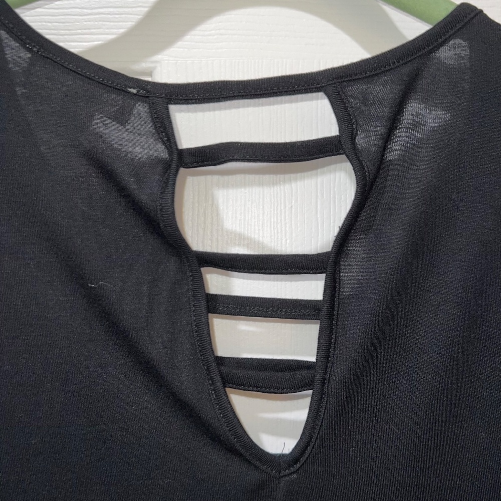 BLACK SIDE RUCHED TOP - Picture 2 of 7